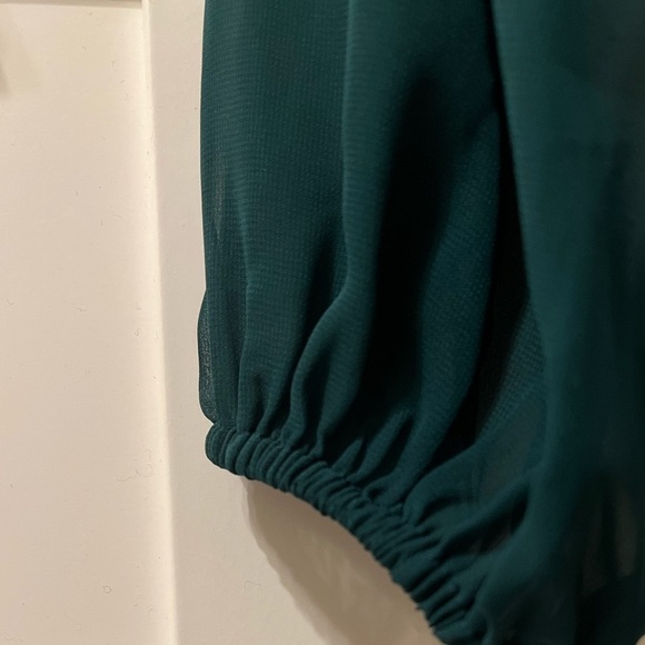 Express Cropped Balloon Sleeve Top - Picture 6 of 7